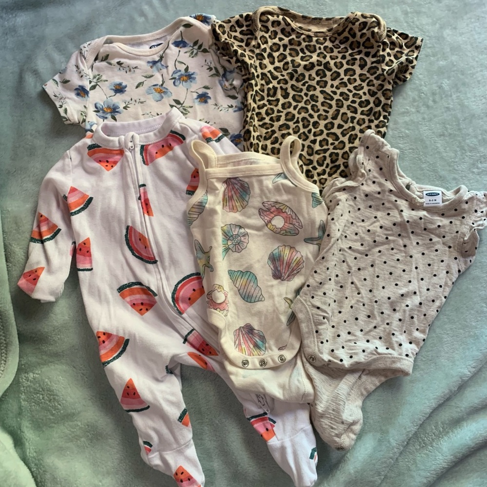 Old Navy Lot (5) 0-3 Months